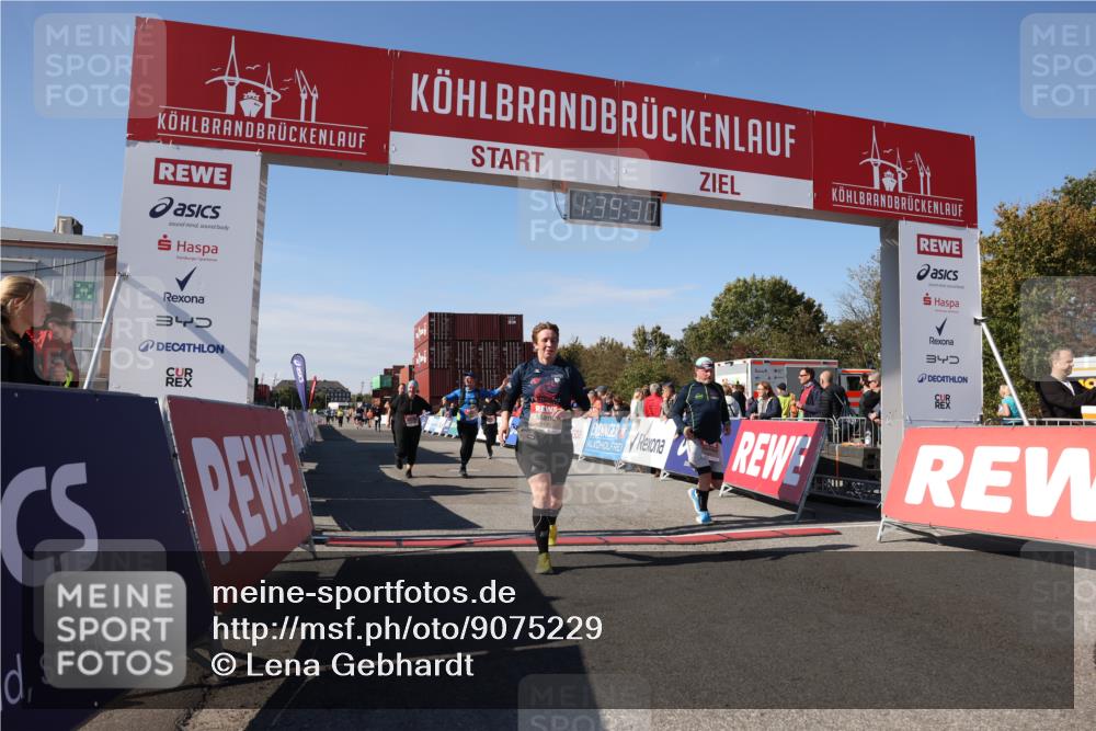 03.10.2025 - Köhlbrandbrückenlauf Lena Gebhardt http://msf.ph/oto/9075229 03.10.2025 13:39:31 Ziel 4621, 4789, 5135, 5176, 5444, 5741, 5745, 5991, 5998, 6259, 6560 meine-sportfotos.de