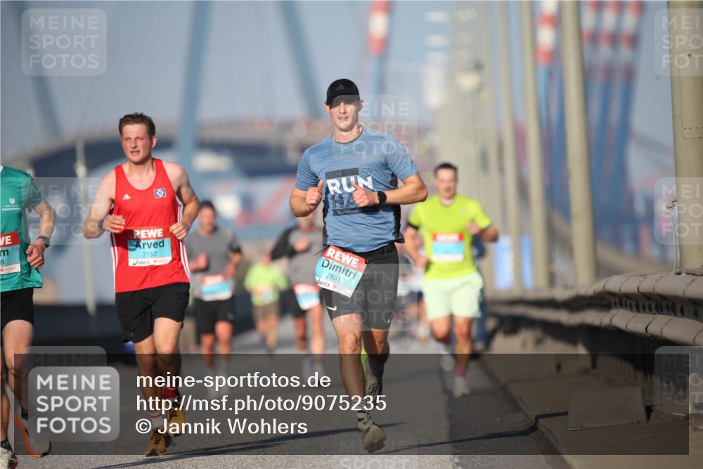 03.10.2025 - Köhlbrandbrückenlauf Jannik Wohlers http://msf.ph/oto/9075235 03.10.2025 09:41:44 Position 3 2024, 8, 3152, 2831 meine-sportfotos.de