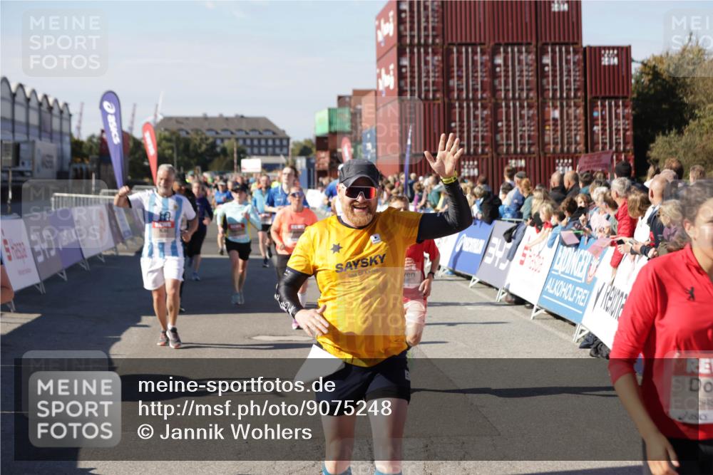 03.10.2025 - Köhlbrandbrückenlauf Jannik Wohlers http://msf.ph/oto/9075248 03.10.2025 13:16:27 Ziel 4144, 4146, 4314, 4317, 4347, 4408, 4414, 4563, 4586, 4928, 4952, 5032, 5498, 5570, 5694, 5815, 5836, 5983, 6208, 6353, 6377, 6761, 6771, 6812 meine-sportfotos.de