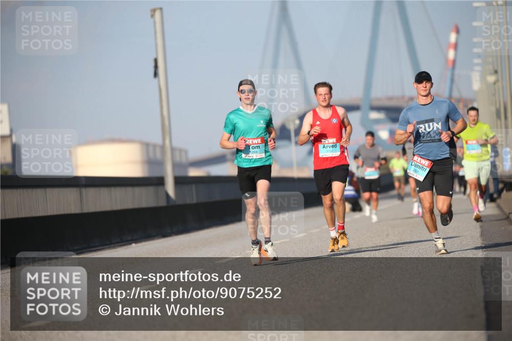 03.10.2025 - Köhlbrandbrückenlauf Jannik Wohlers http://msf.ph/oto/9075252 03.10.2025 09:41:46 Position 3 1268, 3152, 2831 meine-sportfotos.de
