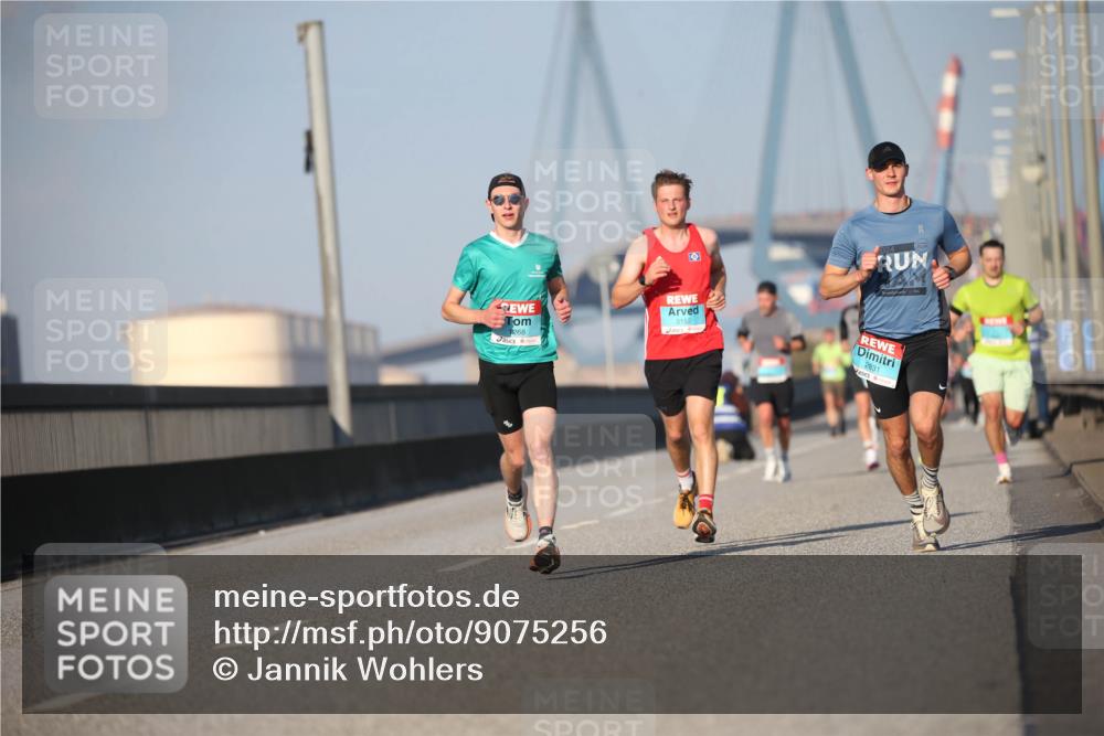 03.10.2025 - Köhlbrandbrückenlauf Jannik Wohlers http://msf.ph/oto/9075256 03.10.2025 09:41:46 Position 3 3152, 1268, 2831 meine-sportfotos.de