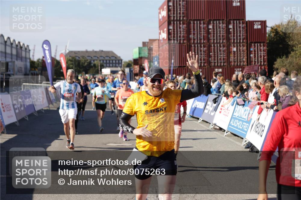 03.10.2025 - Köhlbrandbrückenlauf Jannik Wohlers http://msf.ph/oto/9075263 03.10.2025 13:16:27 Ziel 4144, 4146, 4314, 4317, 4347, 4408, 4414, 4563, 4586, 4928, 4952, 5032, 5498, 5570, 5694, 5815, 5836, 5983, 6208, 6353, 6377, 6761, 6771, 6812 meine-sportfotos.de