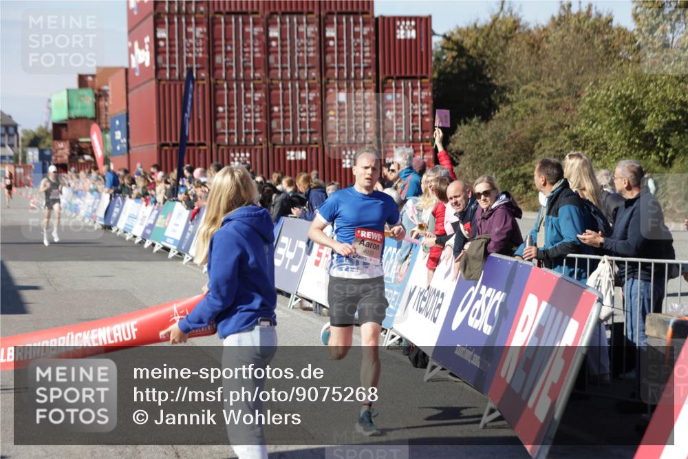 03.10.2025 - Köhlbrandbrückenlauf Jannik Wohlers http://msf.ph/oto/9075268 03.10.2025 12:46:37 Ziel 4027, 4033 meine-sportfotos.de