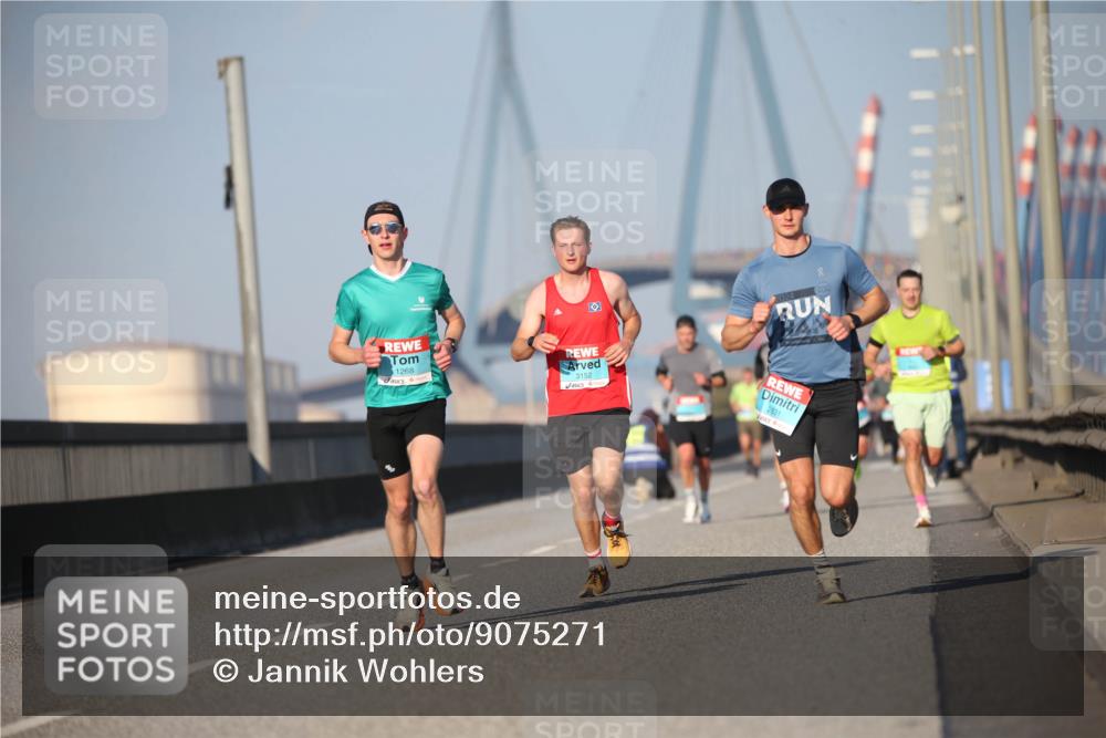 03.10.2025 - Köhlbrandbrückenlauf Jannik Wohlers http://msf.ph/oto/9075271 03.10.2025 09:41:46 Position 3 1268, 3152, 2831 meine-sportfotos.de