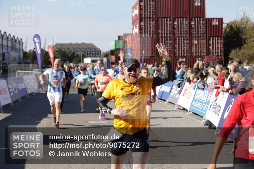 03.10.2025 - Köhlbrandbrückenlauf Jannik Wohlers http://msf.ph/oto/9075272 03.10.2025 13:16:28 Ziel 4144, 4146, 4314, 4317, 4347, 4408, 4414, 4563, 4586, 4928, 4952, 5032, 5498, 5570, 5694, 5815, 5836, 5983, 6208, 6353, 6377, 6761, 6771, 6812 meine-sportfotos.de