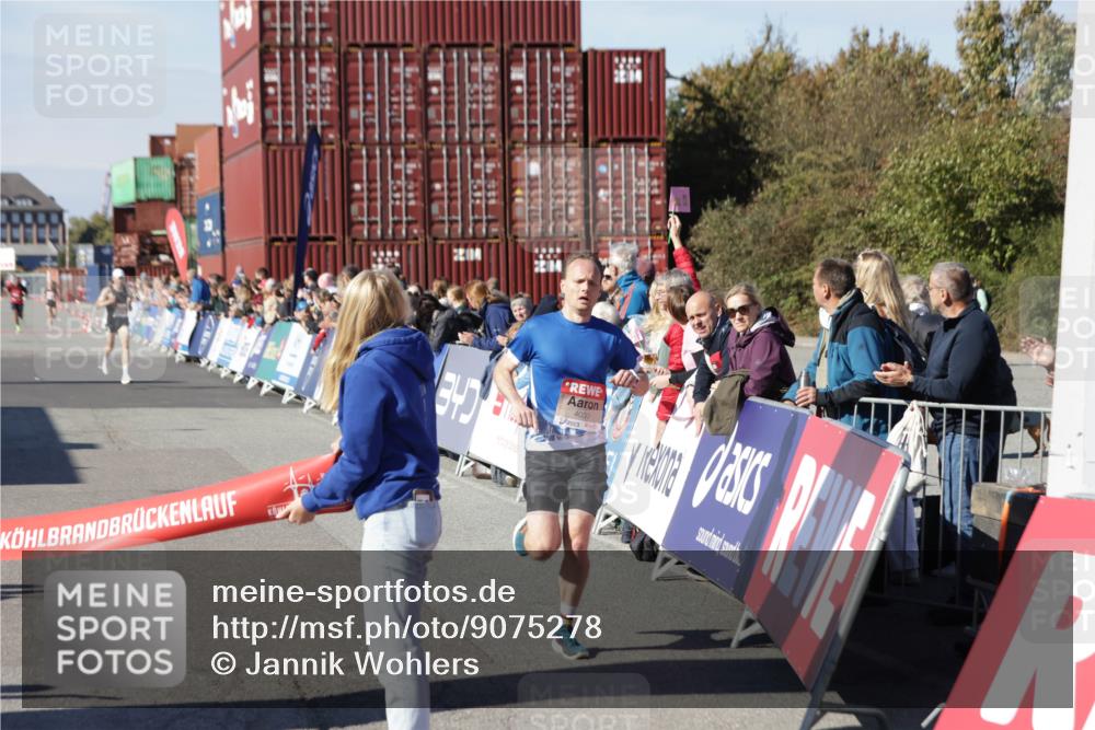 03.10.2025 - Köhlbrandbrückenlauf Jannik Wohlers http://msf.ph/oto/9075278 03.10.2025 12:46:37 Ziel 4027, 4033 meine-sportfotos.de