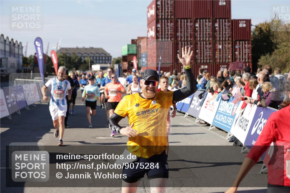 03.10.2025 - Köhlbrandbrückenlauf Jannik Wohlers http://msf.ph/oto/9075284 03.10.2025 13:16:28 Ziel 4144, 4146, 4314, 4317, 4347, 4408, 4414, 4563, 4586, 4928, 4952, 5032, 5498, 5570, 5694, 5815, 5836, 5983, 6208, 6353, 6377, 6761, 6771, 6812 meine-sportfotos.de