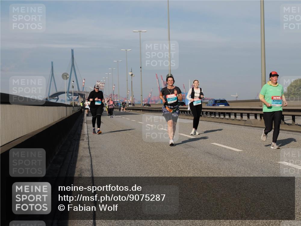 03.10.2025 - Köhlbrandbrückenlauf Fabian Wolf http://msf.ph/oto/9075287 03.10.2025 10:14:39 Position 3 3040 meine-sportfotos.de