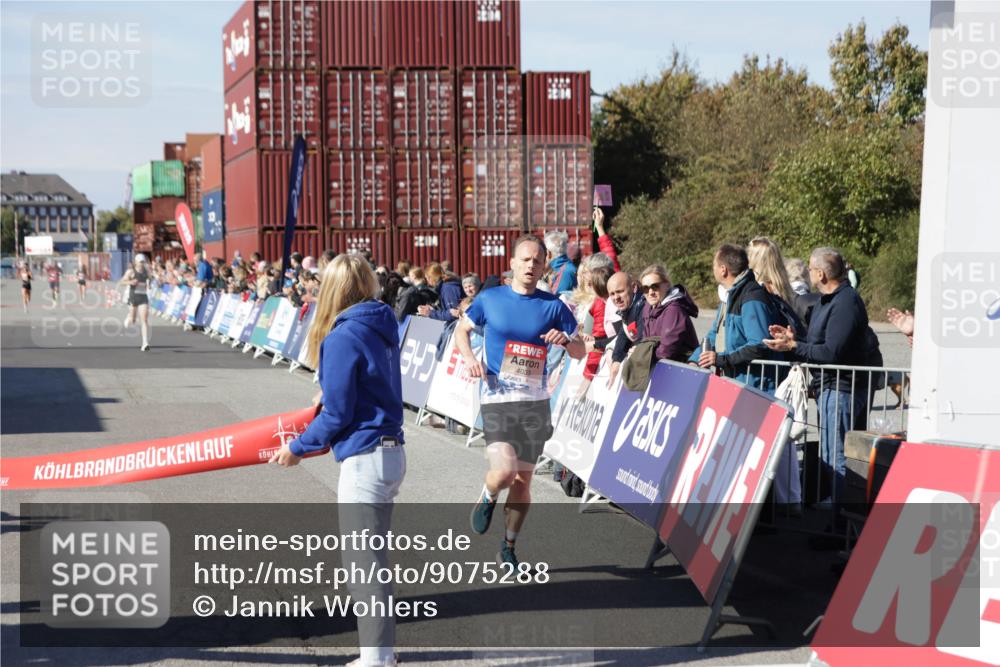 03.10.2025 - Köhlbrandbrückenlauf Jannik Wohlers http://msf.ph/oto/9075288 03.10.2025 12:46:37 Ziel 4027, 4033 meine-sportfotos.de