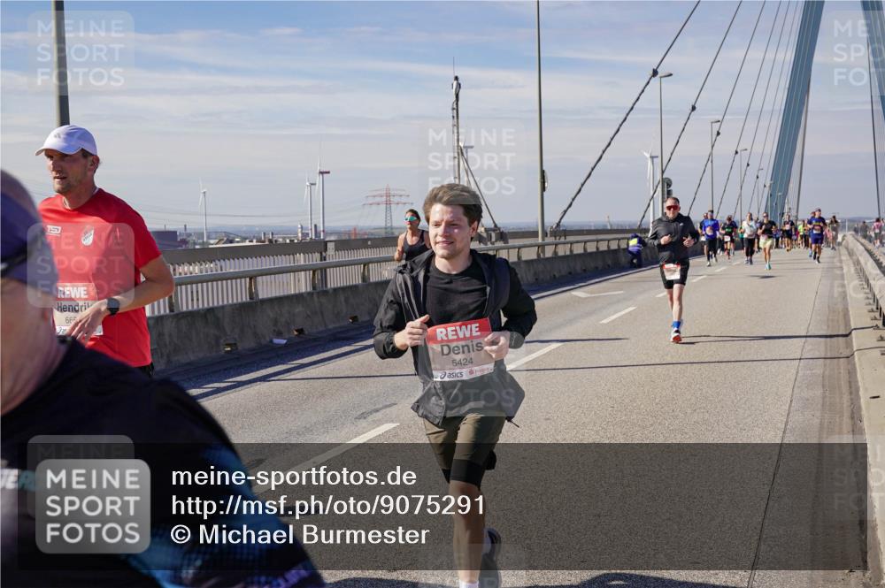 03.10.2025 - Köhlbrandbrückenlauf Michael Burmester http://msf.ph/oto/9075291 03.10.2025 12:40:38 Position 2 1, 66, 5424 meine-sportfotos.de