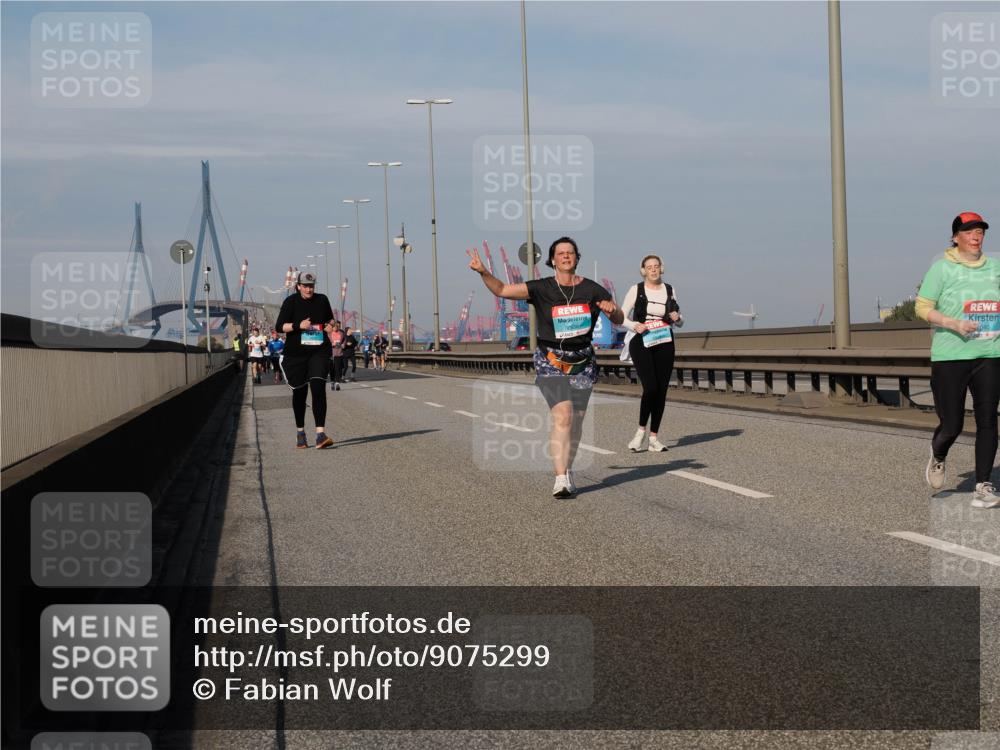 03.10.2025 - Köhlbrandbrückenlauf Fabian Wolf http://msf.ph/oto/9075299 03.10.2025 10:14:40 Position 3 2936 meine-sportfotos.de