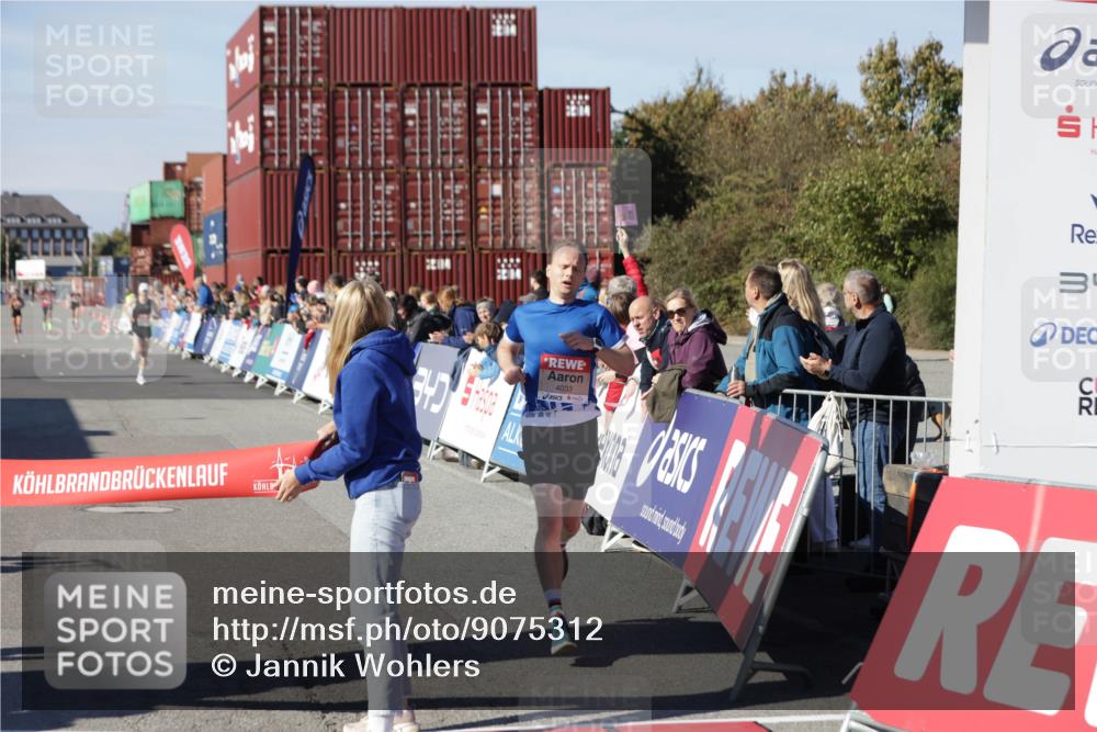 03.10.2025 - Köhlbrandbrückenlauf Jannik Wohlers http://msf.ph/oto/9075312 03.10.2025 12:46:38 Ziel 4027, 4033 meine-sportfotos.de