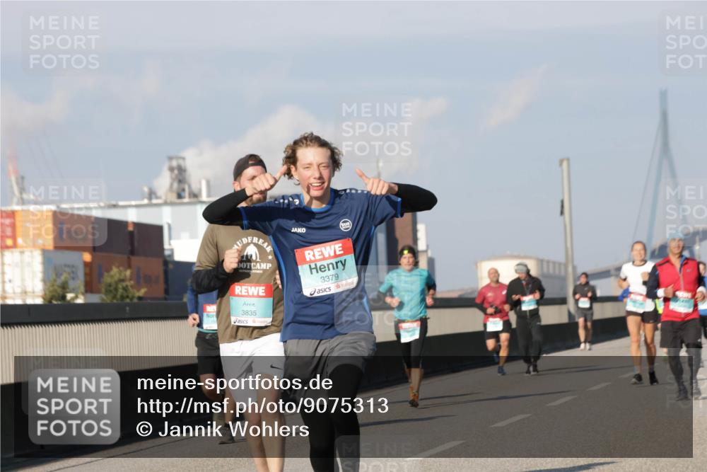 03.10.2025 - Köhlbrandbrückenlauf Jannik Wohlers http://msf.ph/oto/9075313 03.10.2025 09:51:28 Position 3 3379, 3835 meine-sportfotos.de