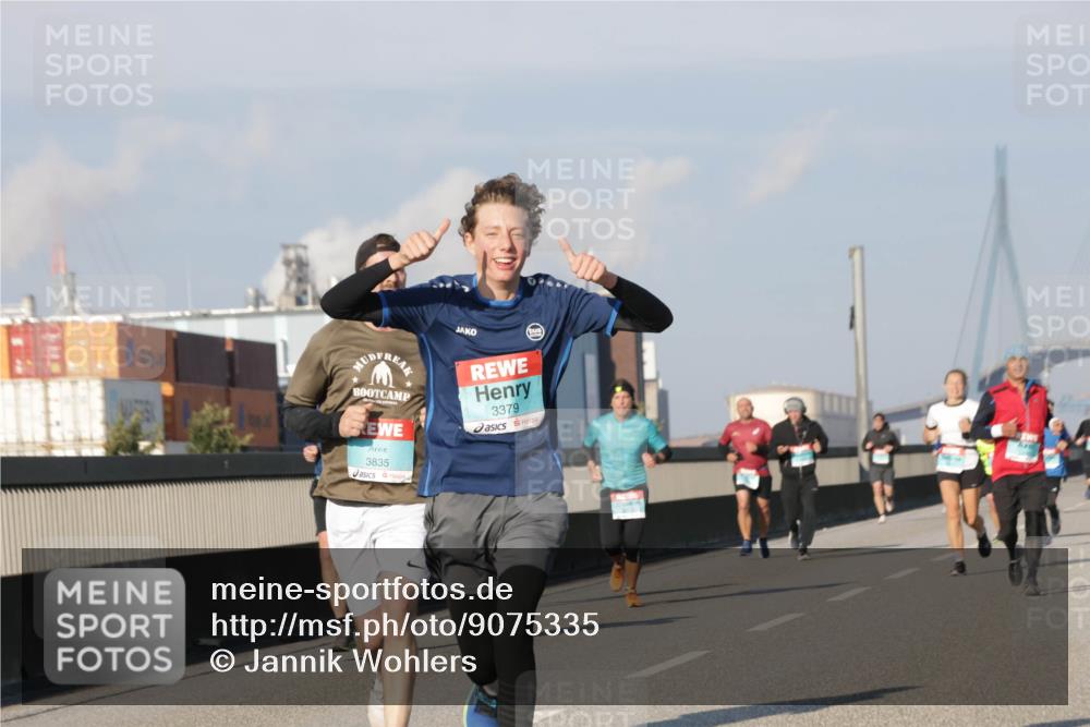 03.10.2025 - Köhlbrandbrückenlauf Jannik Wohlers http://msf.ph/oto/9075335 03.10.2025 09:51:28 Position 3 3835, 3379 meine-sportfotos.de