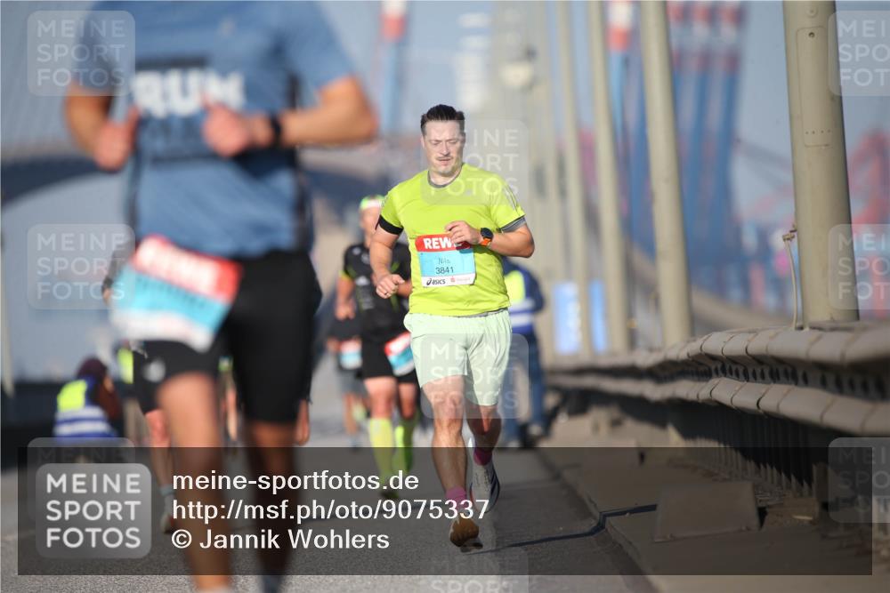 03.10.2025 - Köhlbrandbrückenlauf Jannik Wohlers http://msf.ph/oto/9075337 03.10.2025 09:41:49 Position 3 3841 meine-sportfotos.de