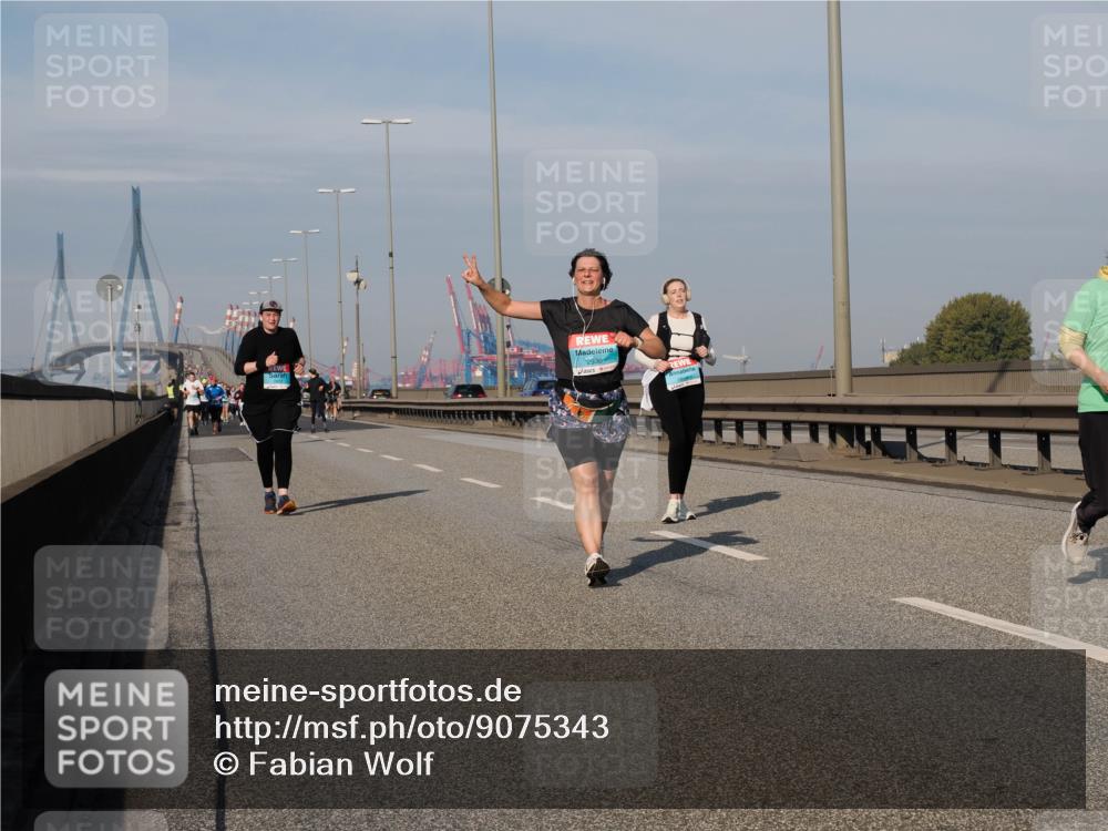 03.10.2025 - Köhlbrandbrückenlauf Fabian Wolf http://msf.ph/oto/9075343 03.10.2025 10:14:41 Position 3 2936 meine-sportfotos.de