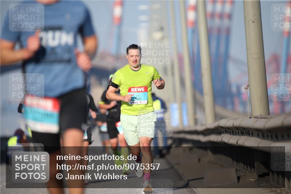 03.10.2025 - Köhlbrandbrückenlauf Jannik Wohlers http://msf.ph/oto/9075357 03.10.2025 09:41:49 Position 3 3841 meine-sportfotos.de