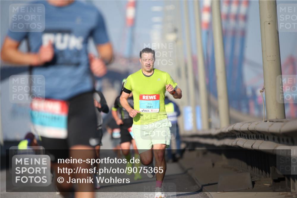 03.10.2025 - Köhlbrandbrückenlauf Jannik Wohlers http://msf.ph/oto/9075365 03.10.2025 09:41:49 Position 3 3841 meine-sportfotos.de