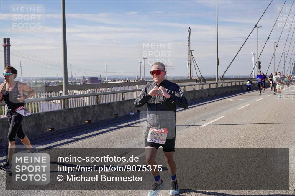 03.10.2025 - Köhlbrandbrückenlauf Michael Burmester http://msf.ph/oto/9075375 03.10.2025 12:40:41 Position 2 6032 meine-sportfotos.de