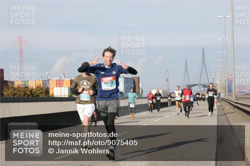 03.10.2025 - Köhlbrandbrückenlauf Jannik Wohlers http://msf.ph/oto/9075405 03.10.2025 09:51:29 Position 3 3379, 3835 meine-sportfotos.de