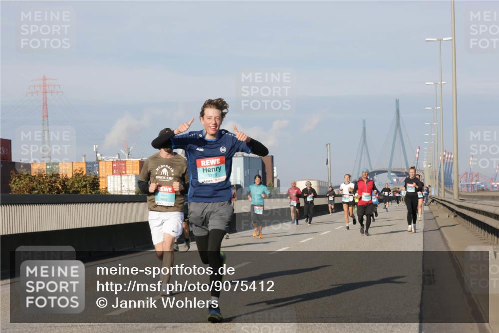 03.10.2025 - Köhlbrandbrückenlauf Jannik Wohlers http://msf.ph/oto/9075412 03.10.2025 09:51:29 Position 3 0, 3835, 3379 meine-sportfotos.de