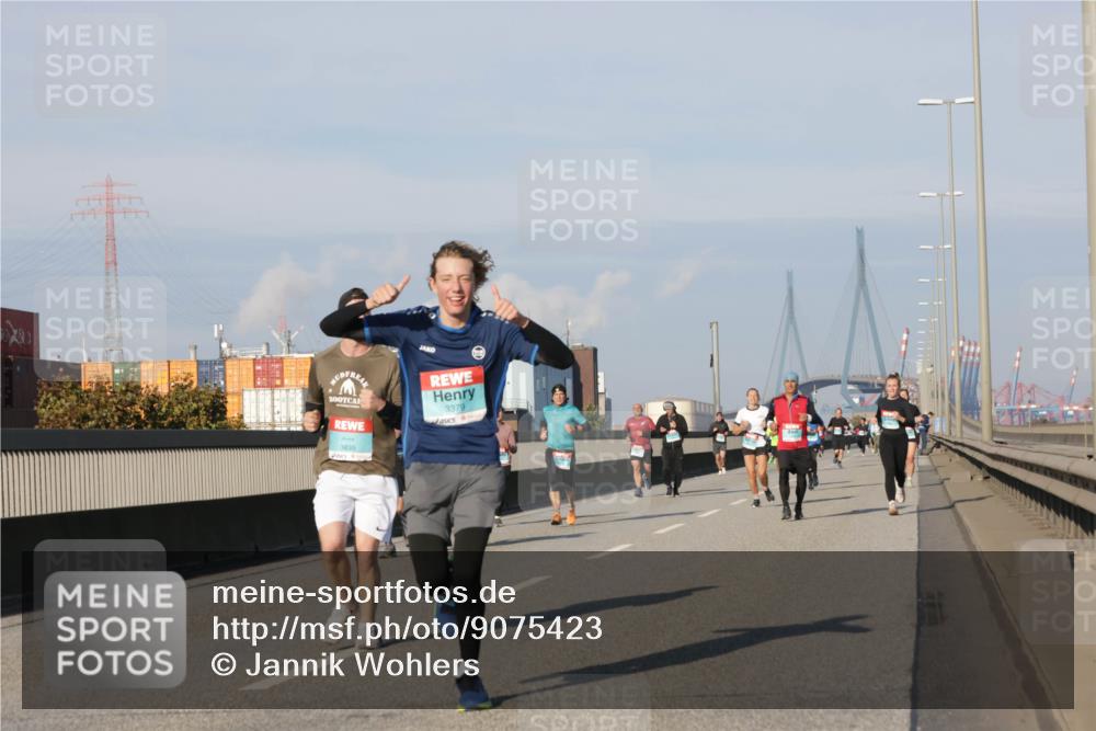 03.10.2025 - Köhlbrandbrückenlauf Jannik Wohlers http://msf.ph/oto/9075423 03.10.2025 09:51:29 Position 3 3379, 3835 meine-sportfotos.de