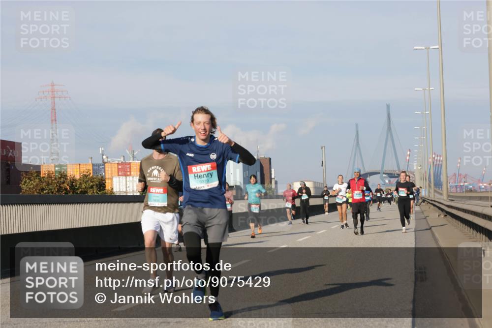 03.10.2025 - Köhlbrandbrückenlauf Jannik Wohlers http://msf.ph/oto/9075429 03.10.2025 09:51:29 Position 3 3835, 3379 meine-sportfotos.de