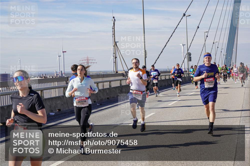 03.10.2025 - Köhlbrandbrückenlauf Michael Burmester http://msf.ph/oto/9075458 03.10.2025 12:40:48 Position 2 6612, 4783, 4252 meine-sportfotos.de