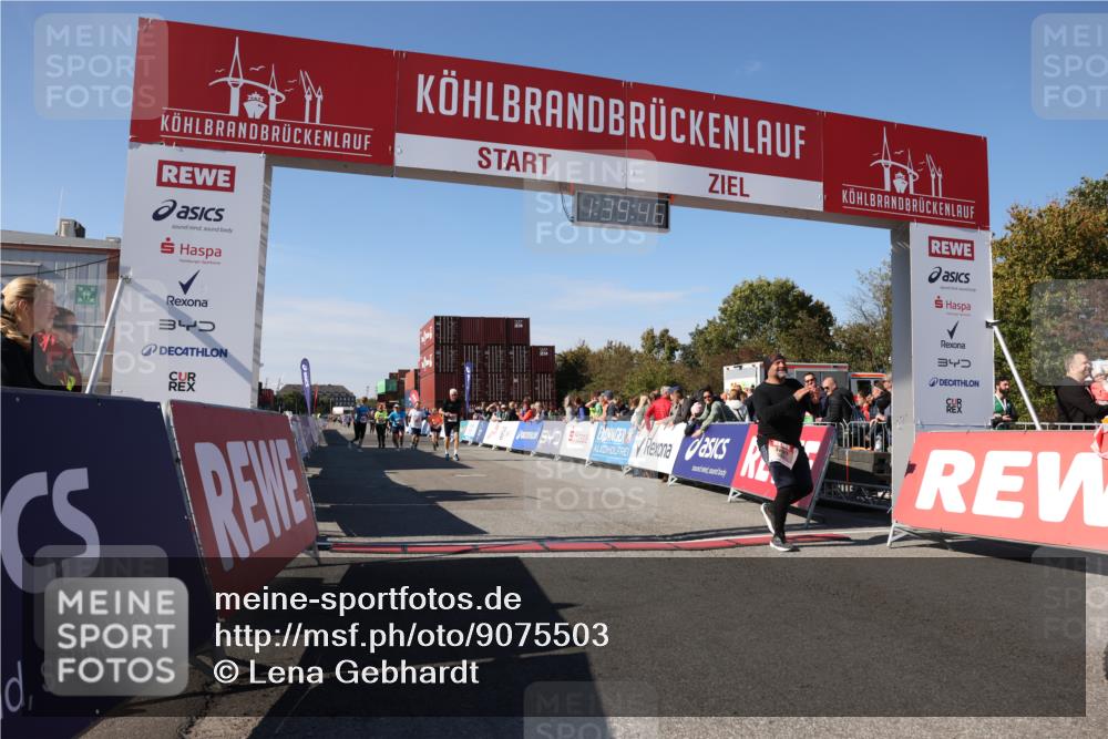 03.10.2025 - Köhlbrandbrückenlauf Lena Gebhardt http://msf.ph/oto/9075503 03.10.2025 13:39:47 Ziel 5264, 5508, 5565, 5566, 6399, 6400 meine-sportfotos.de