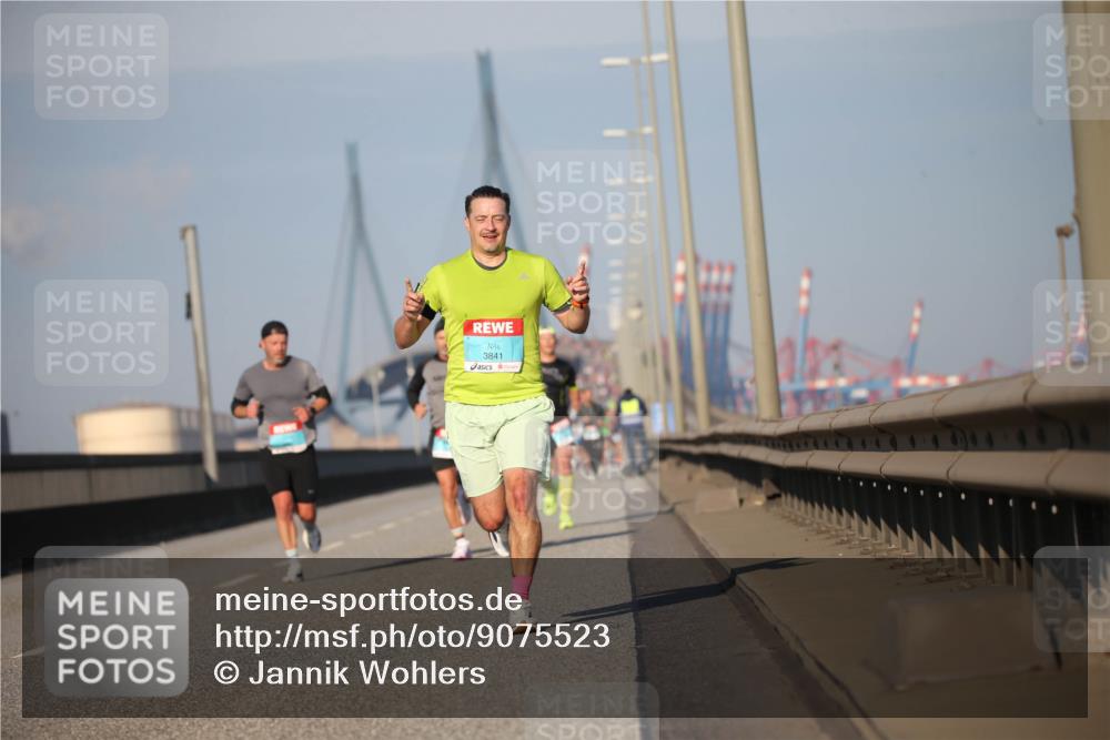 03.10.2025 - Köhlbrandbrückenlauf Jannik Wohlers http://msf.ph/oto/9075523 03.10.2025 09:41:56 Position 3 3841 meine-sportfotos.de