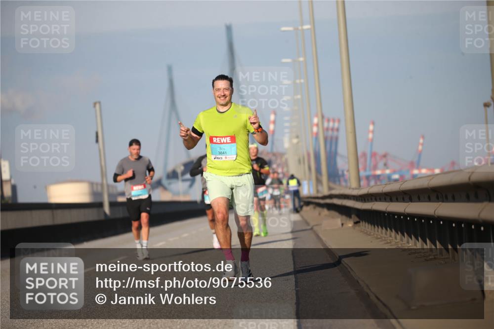 03.10.2025 - Köhlbrandbrückenlauf Jannik Wohlers http://msf.ph/oto/9075536 03.10.2025 09:41:56 Position 3 3841 meine-sportfotos.de