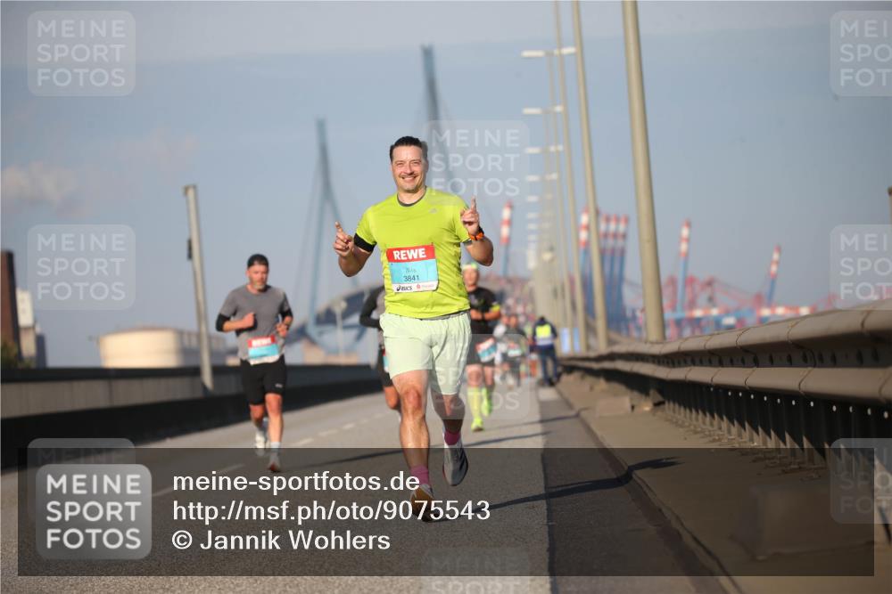 03.10.2025 - Köhlbrandbrückenlauf Jannik Wohlers http://msf.ph/oto/9075543 03.10.2025 09:41:56 Position 3 3841 meine-sportfotos.de