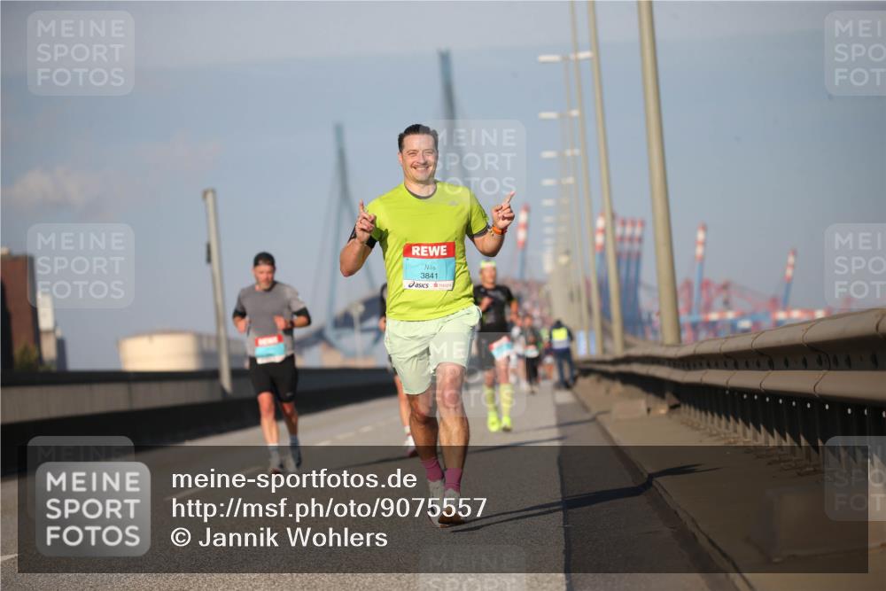 03.10.2025 - Köhlbrandbrückenlauf Jannik Wohlers http://msf.ph/oto/9075557 03.10.2025 09:41:56 Position 3 3841 meine-sportfotos.de
