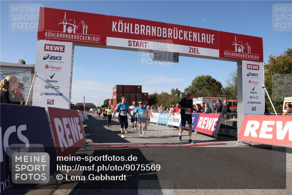 03.10.2025 - Köhlbrandbrückenlauf Lena Gebhardt http://msf.ph/oto/9075569 03.10.2025 13:39:52 Ziel 5264, 5484, 5487, 5508, 5565, 5566, 6399, 6400, 6401, 6403 meine-sportfotos.de
