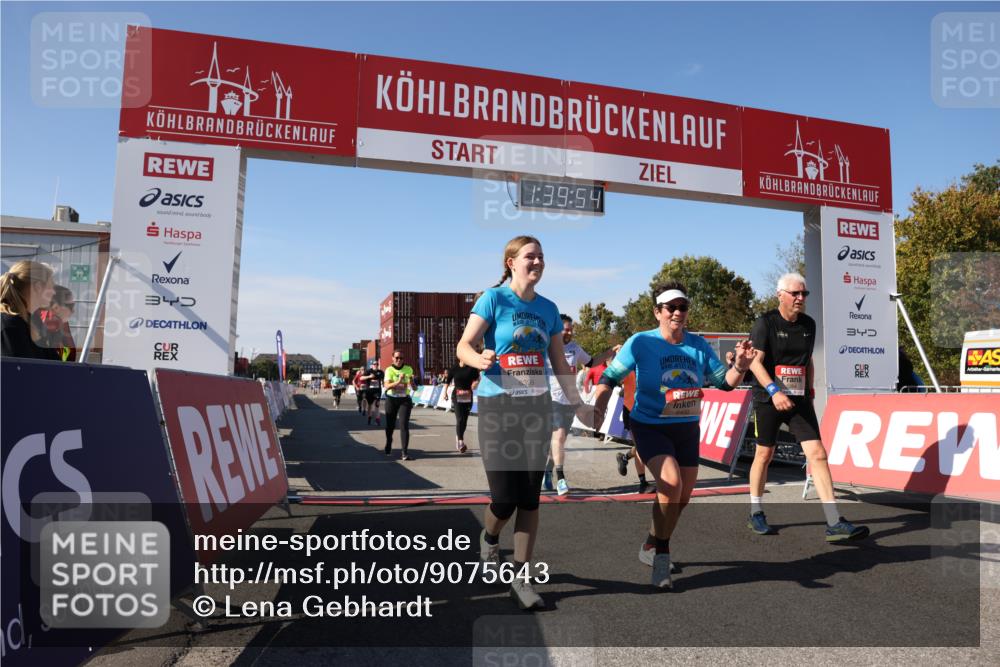03.10.2025 - Köhlbrandbrückenlauf Lena Gebhardt http://msf.ph/oto/9075643 03.10.2025 13:39:54 Ziel 5264, 5484, 5487, 5508, 5565, 5566, 6399, 6400, 6401, 6403, 6522 meine-sportfotos.de
