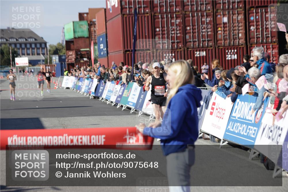 03.10.2025 - Köhlbrandbrückenlauf Jannik Wohlers http://msf.ph/oto/9075648 03.10.2025 12:46:41 Ziel 4027, 4033 meine-sportfotos.de