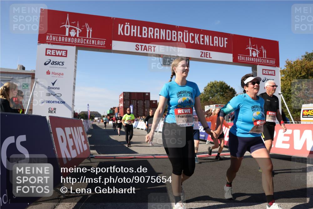 03.10.2025 - Köhlbrandbrückenlauf Lena Gebhardt http://msf.ph/oto/9075654 03.10.2025 13:39:55 Ziel 5264, 5484, 5487, 5508, 5565, 5566, 5831, 5832, 5835, 6399, 6400, 6401, 6403, 6522 meine-sportfotos.de
