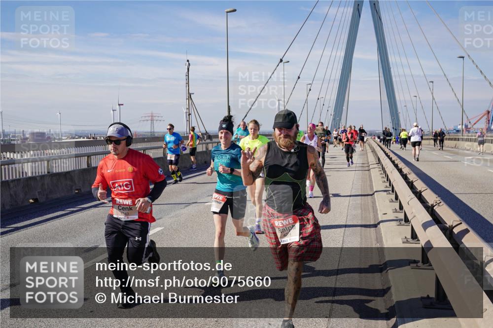 03.10.2025 - Köhlbrandbrückenlauf Michael Burmester http://msf.ph/oto/9075660 03.10.2025 12:40:57 Position 2 4543, 2095 meine-sportfotos.de