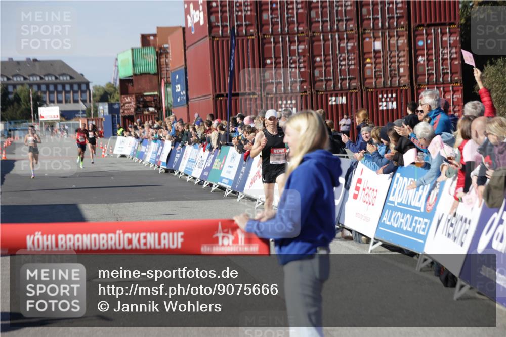 03.10.2025 - Köhlbrandbrückenlauf Jannik Wohlers http://msf.ph/oto/9075666 03.10.2025 12:46:41 Ziel 4027, 4033 meine-sportfotos.de