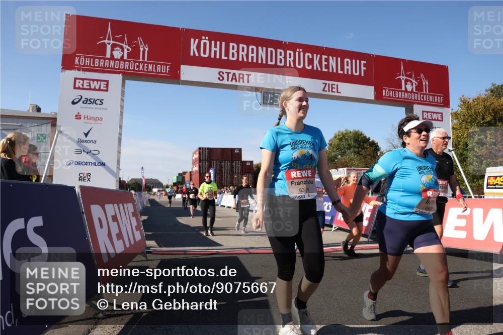 03.10.2025 - Köhlbrandbrückenlauf Lena Gebhardt http://msf.ph/oto/9075667 03.10.2025 13:39:55 Ziel 5264, 5484, 5487, 5508, 5565, 5566, 5831, 5832, 5835, 6399, 6400, 6401, 6403, 6522 meine-sportfotos.de