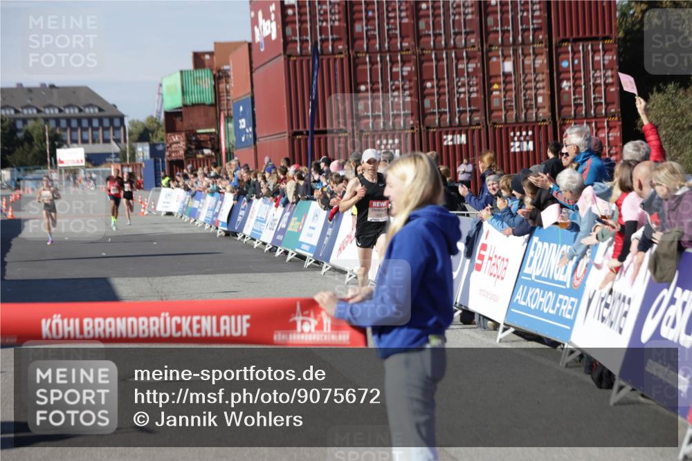 03.10.2025 - Köhlbrandbrückenlauf Jannik Wohlers http://msf.ph/oto/9075672 03.10.2025 12:46:41 Ziel 4027, 4033 meine-sportfotos.de