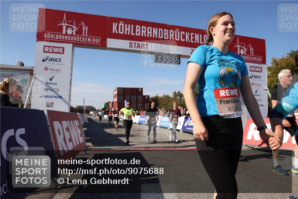 03.10.2025 - Köhlbrandbrückenlauf Lena Gebhardt http://msf.ph/oto/9075688 03.10.2025 13:39:55 Ziel 5264, 5484, 5487, 5508, 5565, 5566, 5831, 5832, 5835, 6399, 6400, 6401, 6403, 6522 meine-sportfotos.de