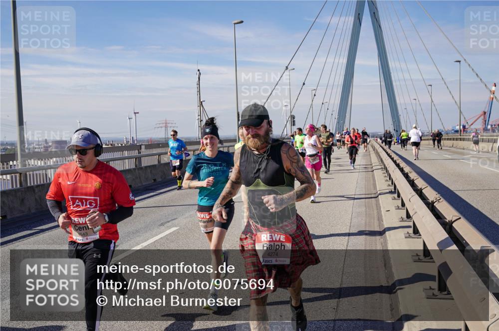 03.10.2025 - Köhlbrandbrückenlauf Michael Burmester http://msf.ph/oto/9075694 03.10.2025 12:40:57 Position 2 1543, 4025, 4274 meine-sportfotos.de