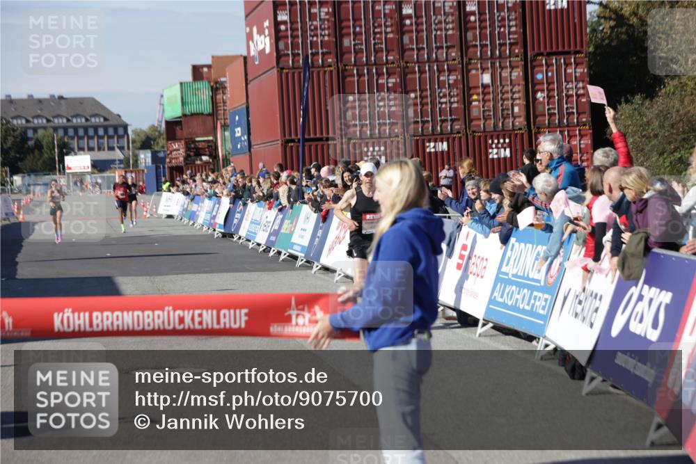03.10.2025 - Köhlbrandbrückenlauf Jannik Wohlers http://msf.ph/oto/9075700 03.10.2025 12:46:42 Ziel 4027, 4033 meine-sportfotos.de