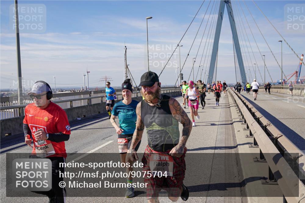 03.10.2025 - Köhlbrandbrückenlauf Michael Burmester http://msf.ph/oto/9075704 03.10.2025 12:40:57 Position 2 4543, 4025, 4274 meine-sportfotos.de