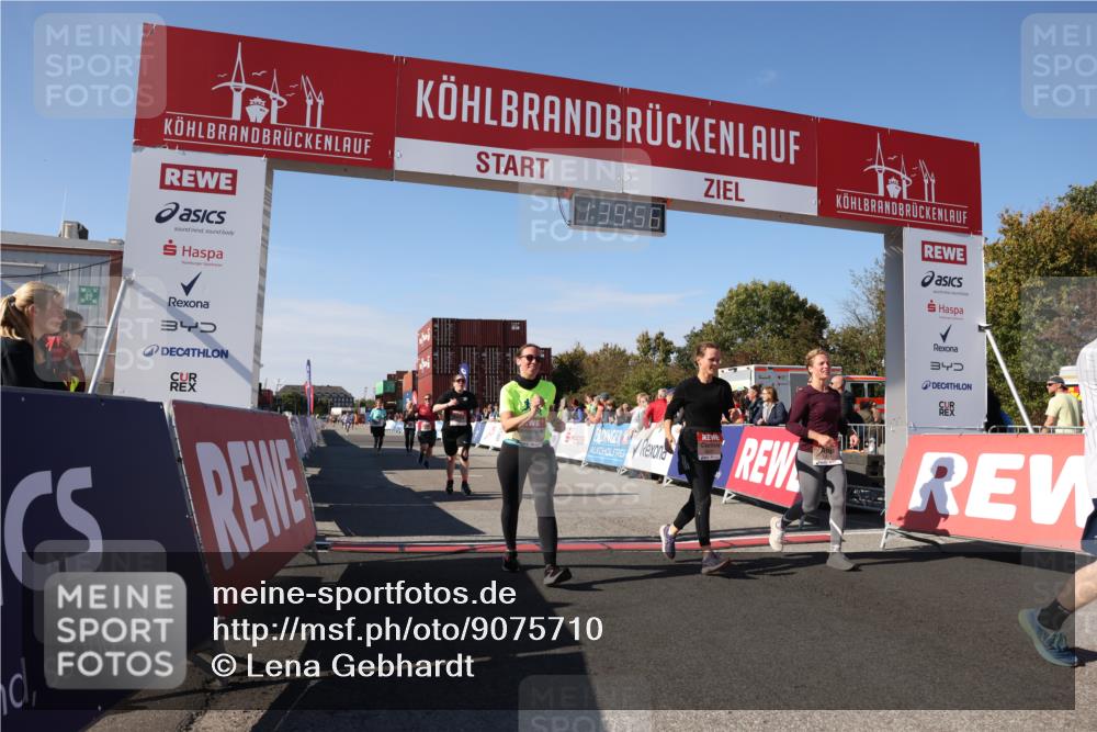 03.10.2025 - Köhlbrandbrückenlauf Lena Gebhardt http://msf.ph/oto/9075710 03.10.2025 13:39:56 Ziel 5264, 5484, 5487, 5565, 5566, 5831, 5832, 5835, 6399, 6400, 6401, 6403, 6522 meine-sportfotos.de