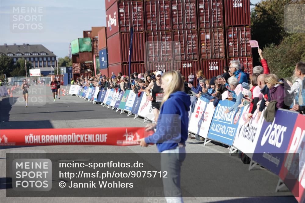 03.10.2025 - Köhlbrandbrückenlauf Jannik Wohlers http://msf.ph/oto/9075712 03.10.2025 12:46:42 Ziel 4027, 4033 meine-sportfotos.de
