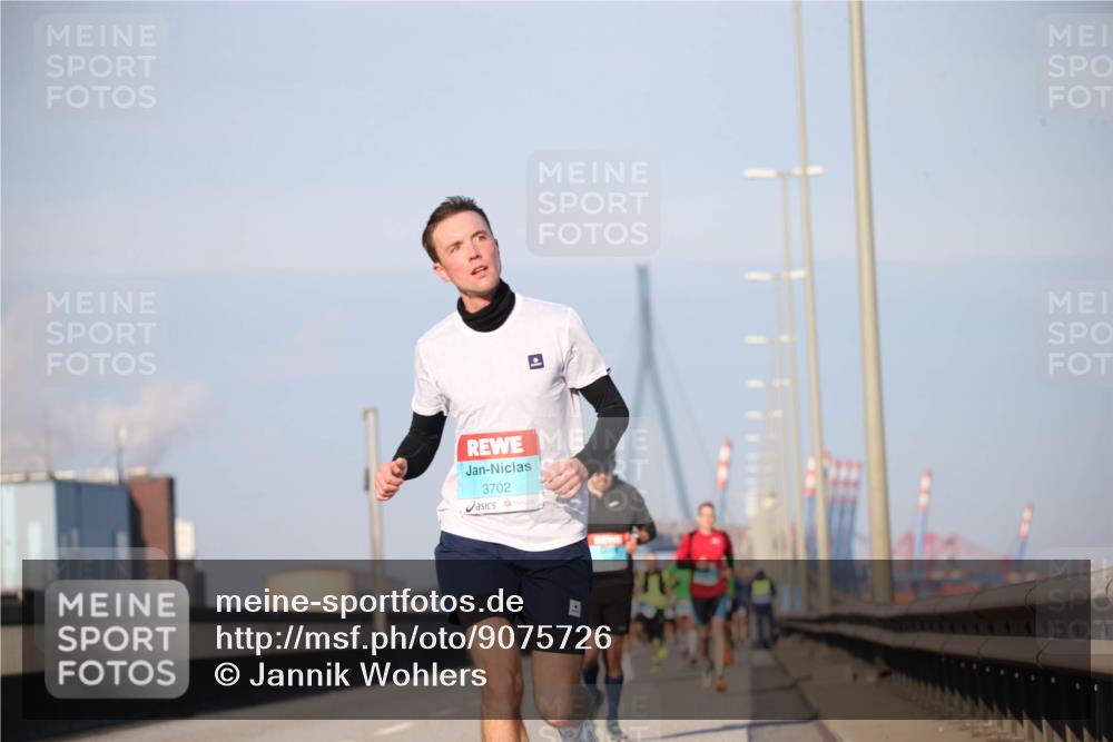 03.10.2025 - Köhlbrandbrückenlauf Jannik Wohlers http://msf.ph/oto/9075726 03.10.2025 09:42:21 Position 3 3702 meine-sportfotos.de