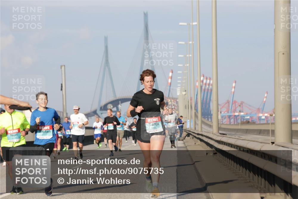03.10.2025 - Köhlbrandbrückenlauf Jannik Wohlers http://msf.ph/oto/9075735 03.10.2025 09:51:38 Position 3 3198, 3497, 1412 meine-sportfotos.de