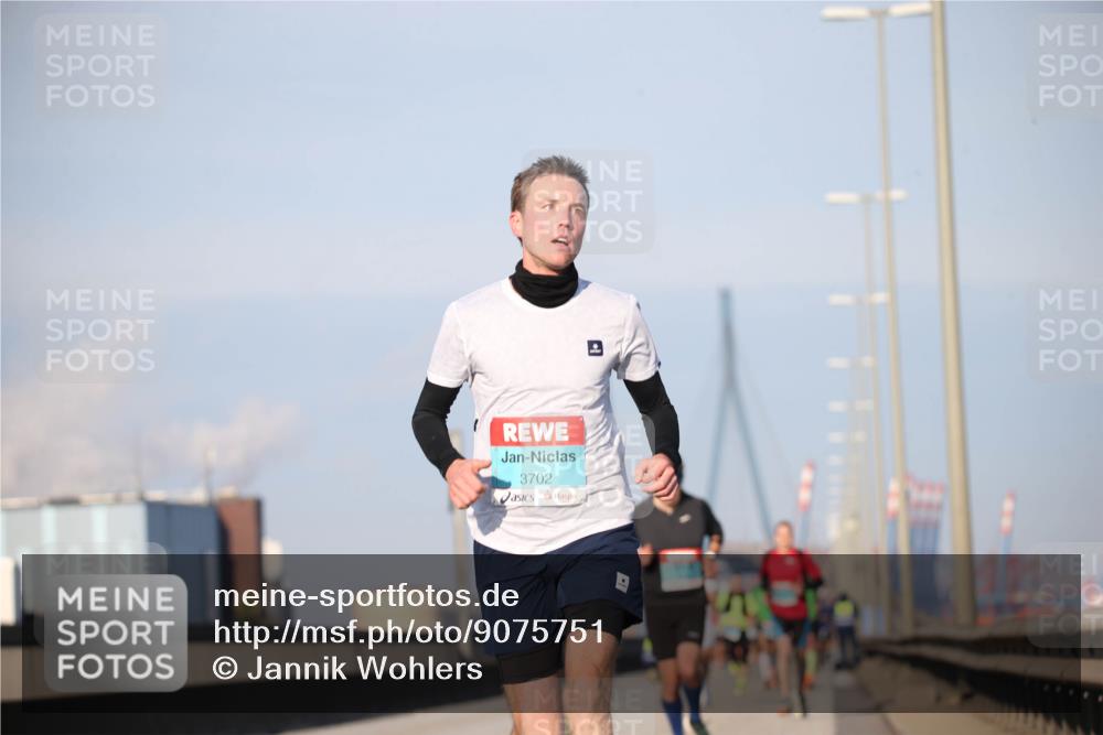 03.10.2025 - Köhlbrandbrückenlauf Jannik Wohlers http://msf.ph/oto/9075751 03.10.2025 09:42:21 Position 3 3702 meine-sportfotos.de